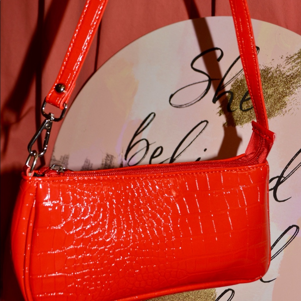 Red Purse - Picture 3 of 12